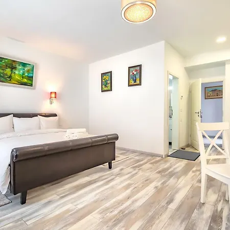 Casa Atanasiu Langa Biserica Neagra In Centrul Istoric (adults Only) 3* Brassó