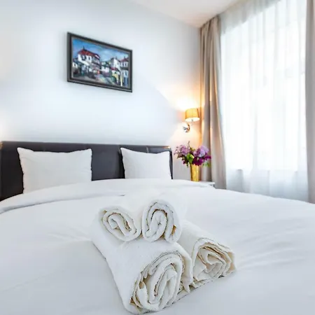 Casa Atanasiu Langa Biserica Neagra In Centrul Istoric (adults Only)