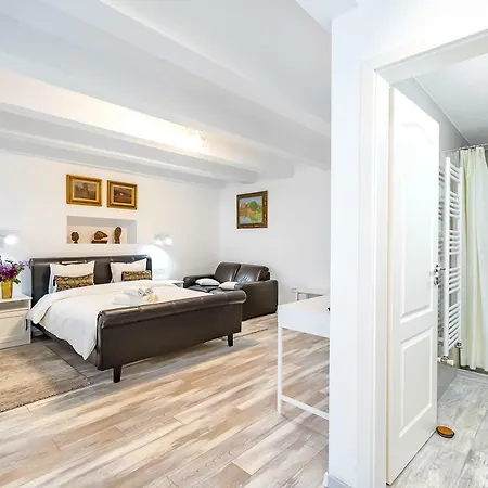 Casa Atanasiu Langa Biserica Neagra In Centrul Istoric (adults Only)