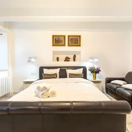 Casa Atanasiu Langa Biserica Neagra In Centrul Istoric (adults Only) بيت ضيافة 3*