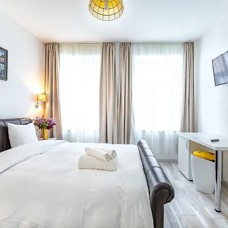 Vendégház Casa Atanasiu Langa Biserica Neagra In Centrul Istoric (adults Only) Brassó