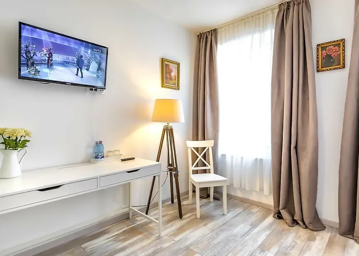 Casa Atanasiu Lângă Biserica Neagră în Centrul Istoric Pensiune