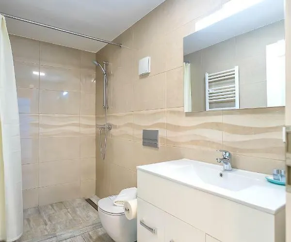 Casa Atanasiu Lângă Biserica Neagră în Centrul Istoric Pensiune 3*