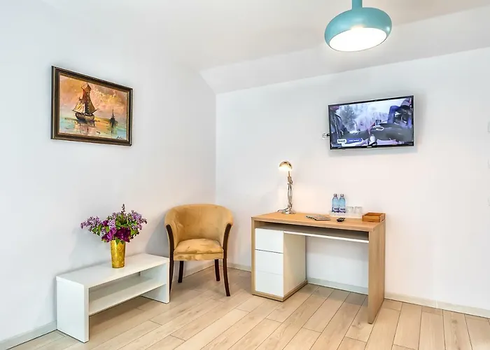 Pensiune Casa Atanasiu Lângă Biserica Neagră în Centrul Istoric