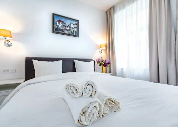 Casa Atanasiu Lângă Biserica Neagră în Centrul Istoric