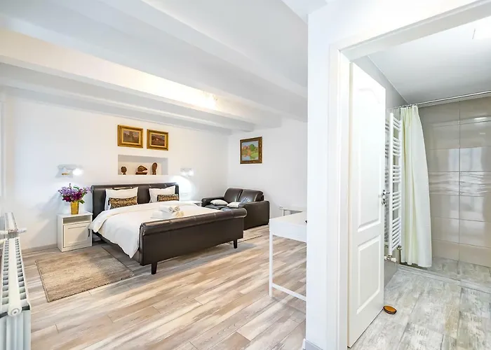 Casa Atanasiu Lângă Biserica Neagră în Centrul Istoric