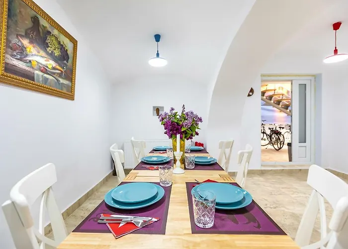 Casa Atanasiu Lângă Biserica Neagră în Centrul Istoric Pensiune 3*