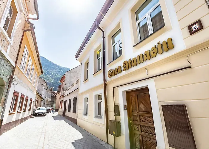 Casa Atanasiu Lângă Biserica Neagră în Centrul Istoric Pensiune